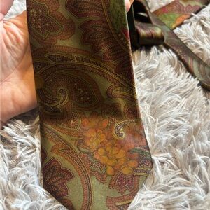 Men's Paisley Silk Tie in Olive Green and Rust